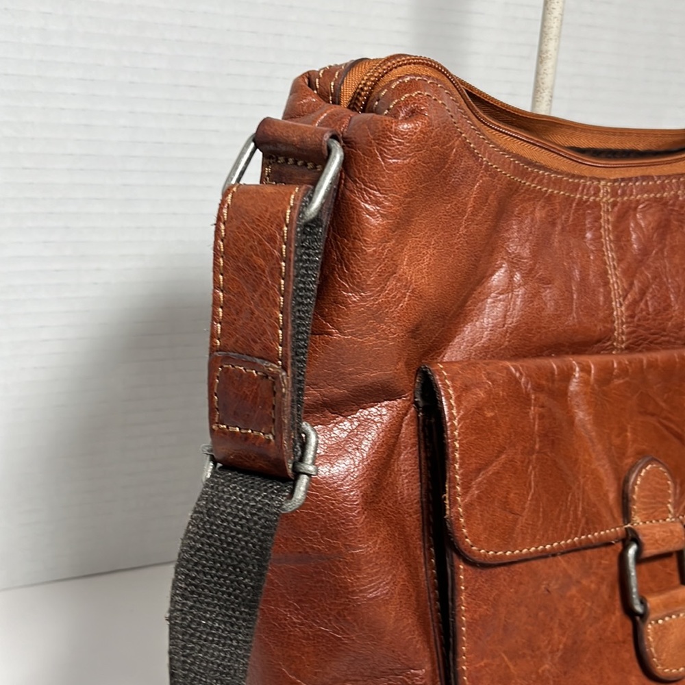Jack George’s leather Voyager Crossbody bag - Picture 11 of 15
